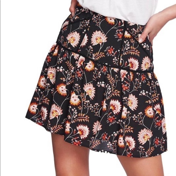 1 STATE floral skirt. Black background with tan gold and orange. Back zip 4
C - Picture 1 of 8